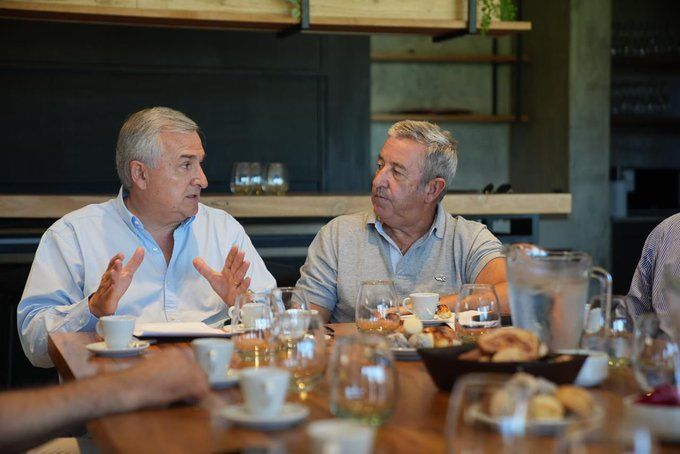 Reapareció Cobos y respaldó una fórmula de Morales con un peronista